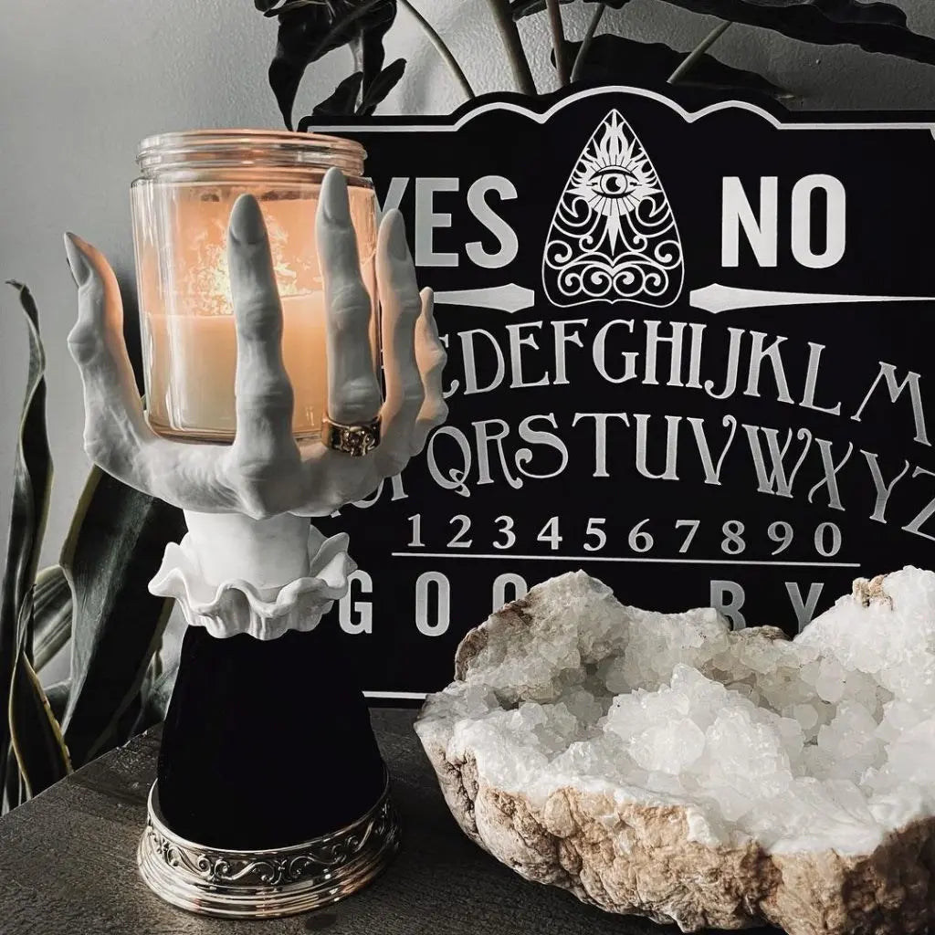 Porta-Velas em Formato de Mão de Bruxa Salem