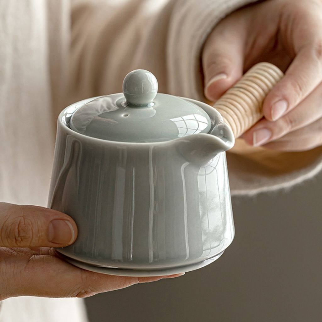 Bule Elias de Porcelana Minimalista